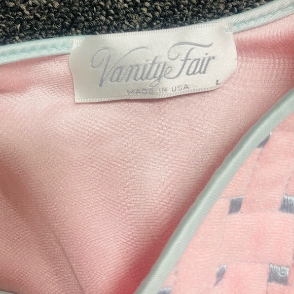 Vanity Fair Large Pink Zip Up Robe With Blue Accents - Picture 10 of 11